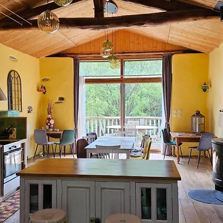 Ancien Moulin Dans Un Cadre Idyllique *