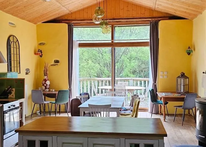 Ancien Moulin Dans Un Cadre Idyllique *